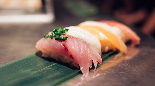 Sveže ribje jedi so skladišče beljakovin in maščobnih kislin v japonski prehrani
